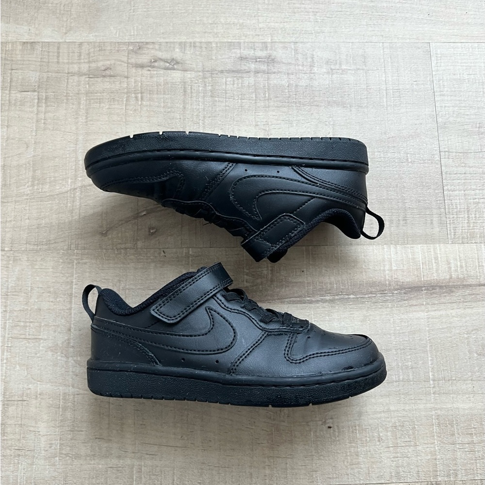 LIKE NEW Boys Nike Low